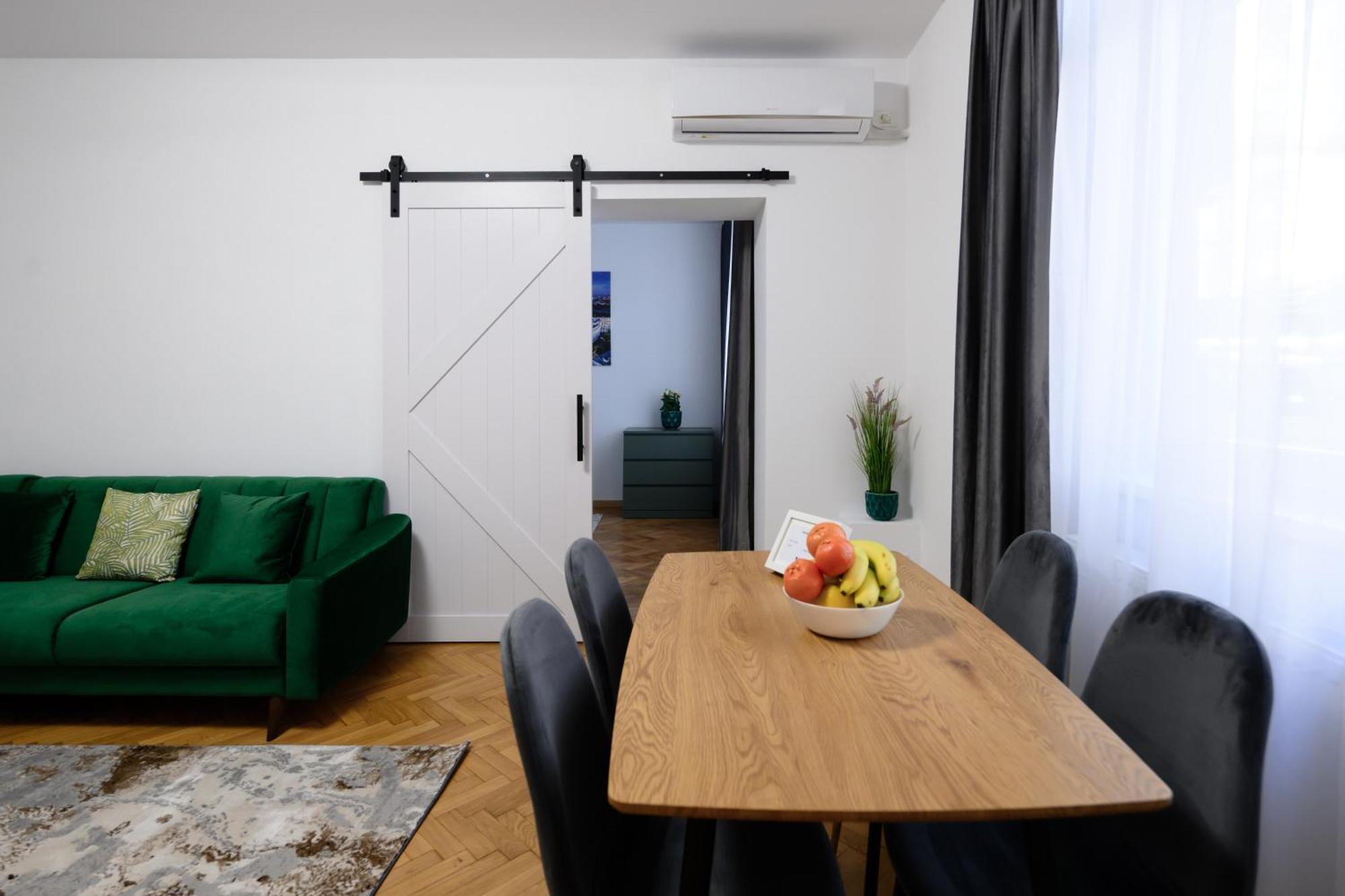 Dacia Apartament Bucureşti